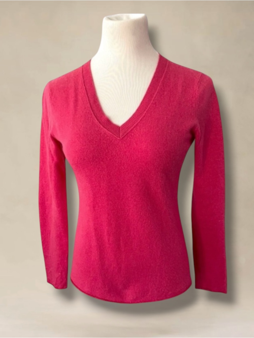 FENN WRIGHT MANSON 2-PLY CASHMERE V-NECK SWEATER SIZE MEDIUM